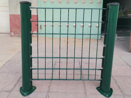 桃型柱护栏网